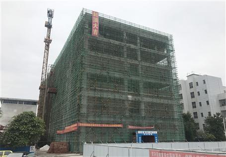 廣西現(xiàn)代職業(yè)技術(shù)學(xué)院機電實訓(xùn)樓封頂
